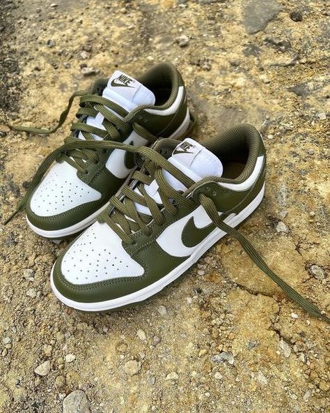 Medium Olive Dunks, Nike Dunk Low Medium Olive, Jordans Low, Shoes Design Ideas, Sneakers Nike Jordan, Heels Design, Nike Jordan Shoes, Shoes Wallpaper, Girls Winter Boots