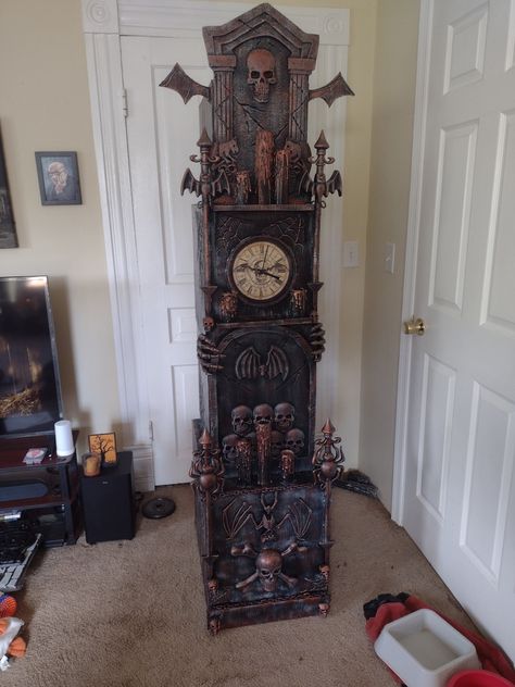 Static: - Halloween Grandfather Clock | Halloween Forum Halloween Clock Diy, Grandfather Clock Makeover Ideas, Halloween Grandfather Clock Diy, Halloween Grandfather Clock, Diy Grandfather Clock, Grandfather Clock Makeover, Repurposed Grandfather Clock, Clock Makeover, Halloween Clock