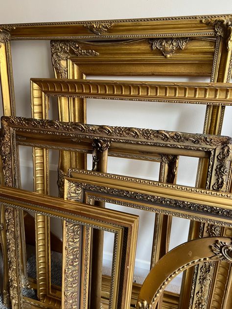 Gold Frame Gallery Wall, Decorative Frames, Baroque Decor, Gold Photo Frames, Ornate Picture Frames, Diy House Renovations, Empty Frames, Picture Frame Designs, Gold Frames