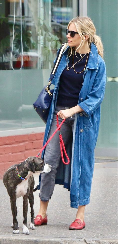 Sienna Miller Street Style, Sienna Miller Style, Red Loafers, Uk Photos, Sienna Miller, Style Crush, 가을 패션, Denim Coat, Casual Street Style