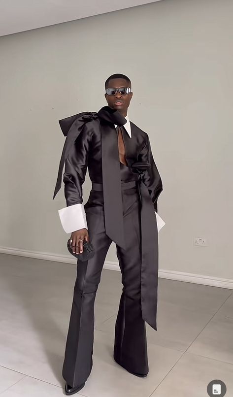 Award Show Men Outfits, Mens Stage Outfits, Prom Suit Man, Mens Met Gala Looks, Mens Colorful Fashion, Runway Suits Men, Avant Garde Formal Men, Sparkly Black Suit Men, Avant Garde Suit Men