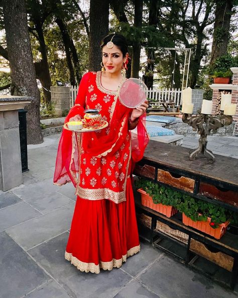 Karwachauth Look, Raveena Tandon, Karva Chauth, Red Kurta, Shilpa Shetty, Pakistani Fancy Dresses, Pink Suit, Red Saree, Sharara Set