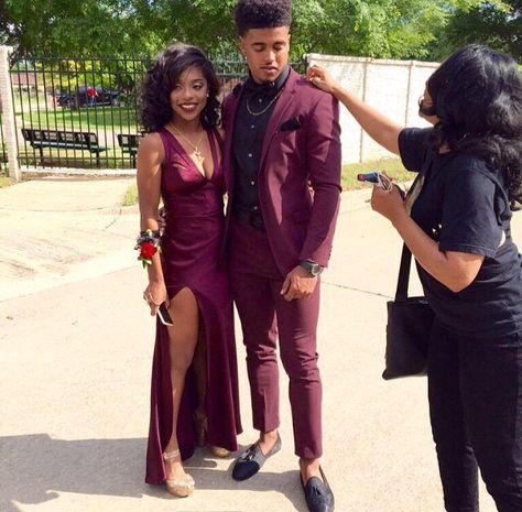 @colourmekidd Prom Couples Burgundy, Maroon Prom Suit, Maroon Prom Couple, Burgundy Prom Couple, Couple Dress Up Ideas, Couple Prom Outfits, Homecoming Couples Outfits, Prom Suit And Dress, Prom Couples Outfits