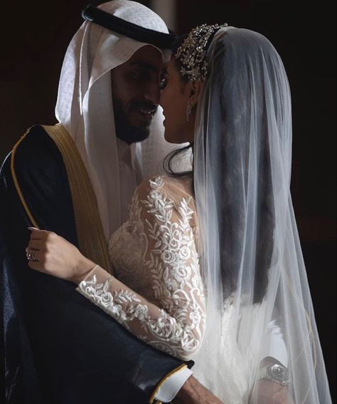 Arab Bride, Bride Groom Photoshoot, Arabian Wedding, Wedding Dress Photoshoot, Big Wedding Dresses, Wedding Portrait Poses, Bride Photoshoot, Arab Wedding, Wedding Picture Poses