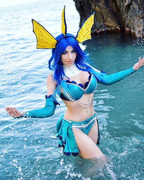 Wateeeer ~ Vaporeon "Pokemon Cosplay" by Giada Robin Pokemon Cosplay Female, Gijinka Pokemon, Robin Cosplay, Pokemon Costumes, Rave Fits, Video Game Cosplay, Pokemon Cosplay, Game Costumes, Amazing Cosplay