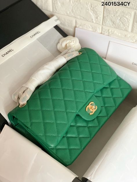 Chanel Bag Green, Green Chanel Bag, Gold Chanel Bag, Green Chanel, Closet Capsule, Phone Green, Chanel Aesthetic, Dream Bags, Chanel Jumbo