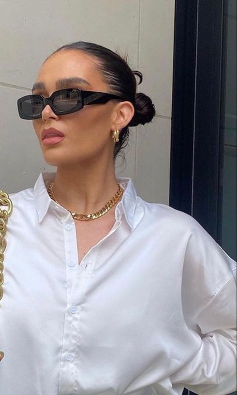 White Glasses Outfit, Trendy Sunglasses 2023, Trendy Sunglasses For Women 2023, Rectangle Sunglasses Aesthetic, Sunglasses Aesthetic Outfit, Sunglasses Women 2023, Glasses Outfit, Sunglasses Outfit, Stylish Glasses