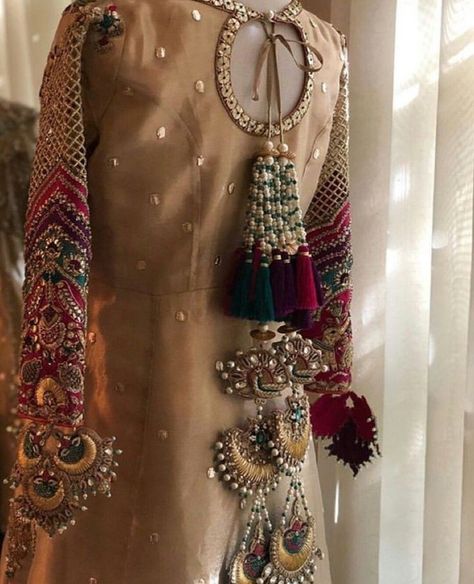 Tassels Fashion Clothing, Velvet Dress Designs, Latest Bridal Dresses, Bridal Dresses Pakistan, Pakistani Wedding Outfits, Pakistani Fancy Dresses, Pakistani Dresses Casual, Pakistani Fashion Party Wear, Beautiful Pakistani Dresses