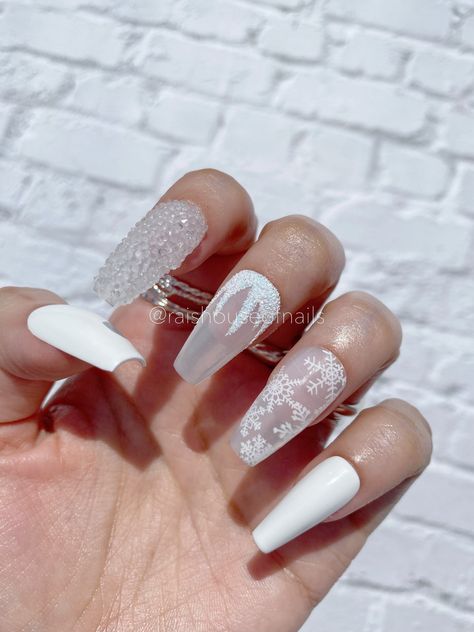 Nails Winter White, Christmas Press On Nails, Sugar Glitter, Winter Nails Acrylic, Nails Winter, Snowflake Nails, Christmas Nails Acrylic, Winter Nail Designs, Xmas Nails