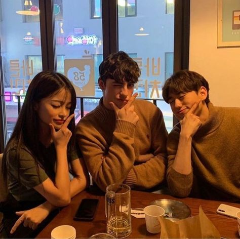 Boy And Girl Friendship, Boy Squad, Korean Friends, Kore Ulzzang, Siblings Goals, Photos Bff, Sibling Poses, Boy Best Friend Pictures, Korean Best Friends