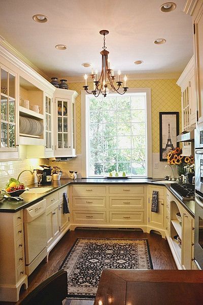 Cozy Yellow Country Kitchens: Chic Design Ideas & Timeless Charm Yellow Kitchen Inspiration, Pale Yellow Kitchens, Yellow Country Kitchens, Vintage Yellow Kitchen, Historical Kitchen, Yellow Kitchens, Historic Kitchen, Kitchen Yellow, Bold Kitchen