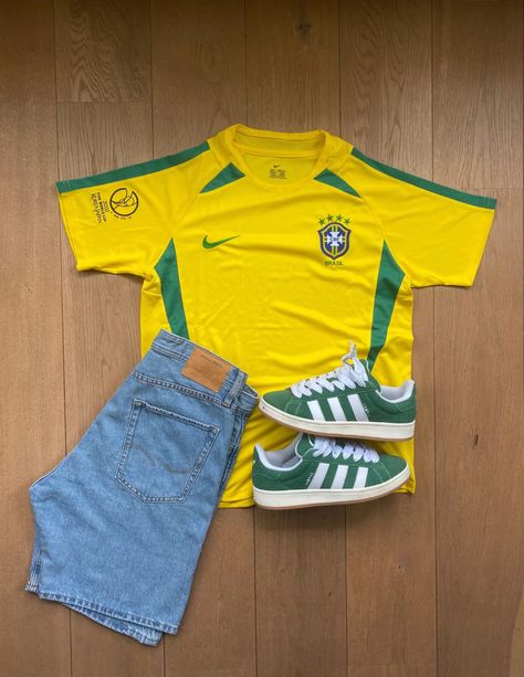 Yellow Jersey Outfit, Brazil Shirt Outfit, Street Style Outfits Casual, Football Jersey Outfit, Street Fashion Men Streetwear, Guys Clothing Styles, Jersey Outfit, Tomboy Style Outfits, Cool Outfits For Men