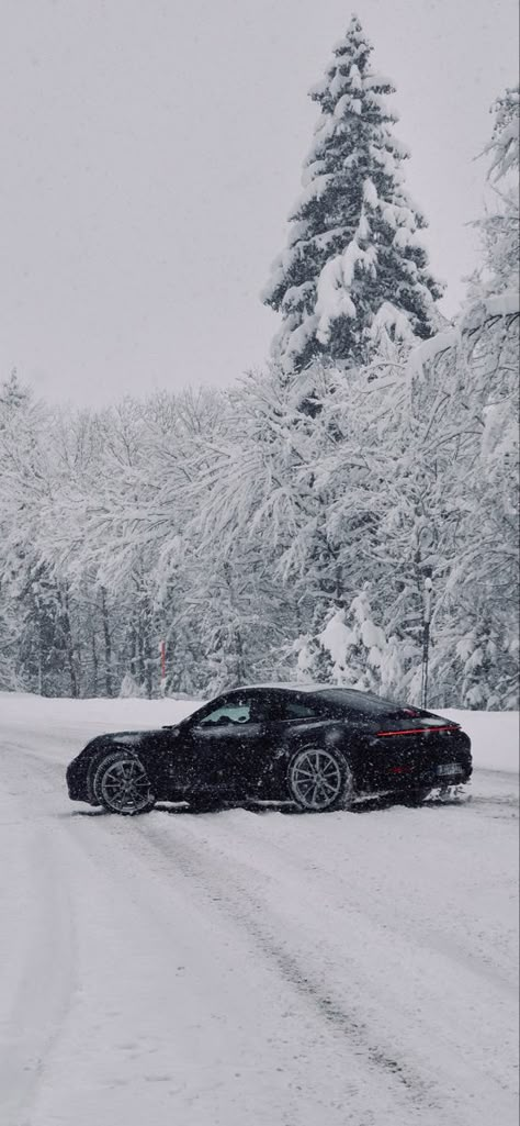 Cars In The Snow Wallpaper, Cars In Snow Aesthetic, Snow Car Aesthetic, Car Snow Wallpaper, Car In Snow Aesthetic, Porsche Snow Wallpaper, Winter Car Aesthetic, Car Christmas Wallpaper, Car Snow Aesthetic