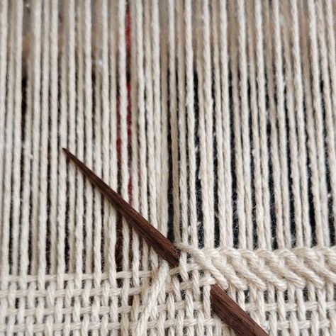 Masha Holl on Instagram: “Final task before I take the cloth off the loom: hemstitch. A pleasure to work with handmade tools. Naalbinding/tapestry needle by…” Weaving Clothes, Tapestry Loom Weaving, Weaving Patterns Loom, Handmade Tools, Weaving Loom Diy, Weaving Loom Projects, Peg Loom, Inkle Loom, Rigid Heddle Weaving