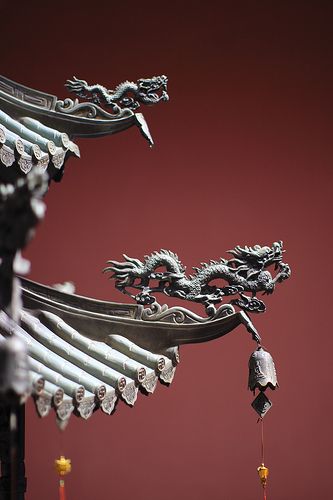 IMG_0344 | Dragons decorating an incense holder at Thian Hoc… | Flickr Chinese Architecture Traditional, Turandot Opera, Ancient Chinese Architecture, Chinese Element, Art Chinois, Modern Asian, Asian Architecture, Dragon Sculpture, Architecture Drawing Art