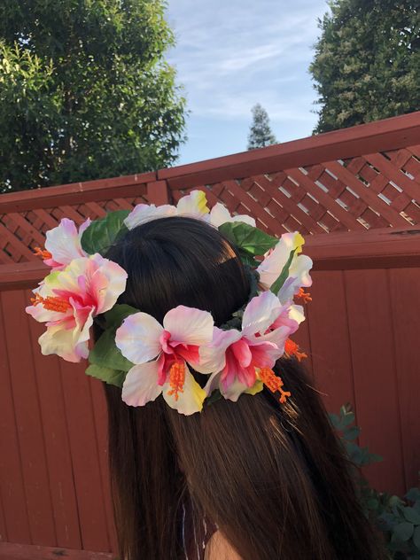 Hawaiian Flower Crown, Tropical Birthday Party, Luau Birthday Party, Hawaiian Birthday Party, Hawaiian Birthday, Fiesta Tropical, Pool Party Decorations, Hawaii Party, Tropical Birthday