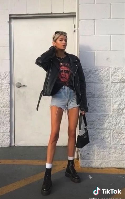 Leather Jacket And Shorts Outfit, Jacket And Shorts Outfit, Leather Jacket And Shorts, Jacket And Shorts, Shorts Outfit, Aesthetic Fashion, Short Outfits, Jean Jacket, Jean Shorts