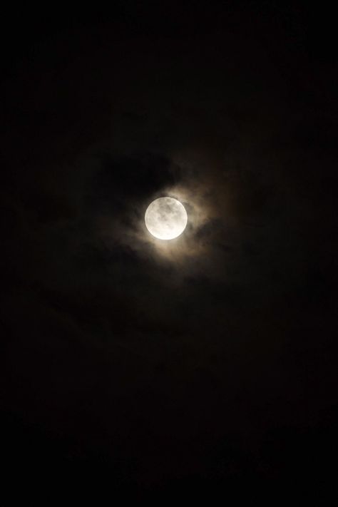 Pictures Of The Moon At Night, Full Moon Photography, Keeping Quiet, Full Moon Photos, Night Person, Night Landscape Photography, Lunar Magic, Cracked Wallpaper, Full Moon Night