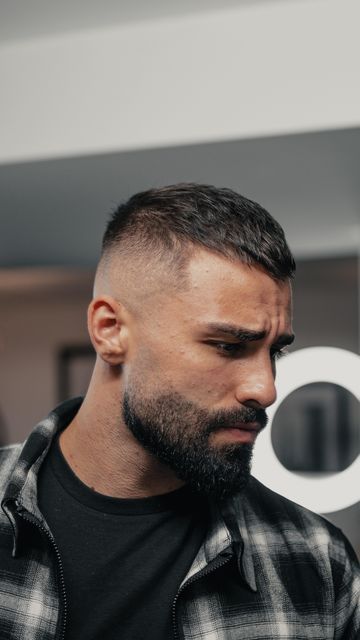 Nando Sirianni on Instagram The Chop Haircut, Man Haircut With Beards, Shaved Head Bearded Men, Bald Beard Styles, Buzz Cuts Men, Men’s Fade, Handsome Bald Men, Short Men Haircut, Mens Beard Styles