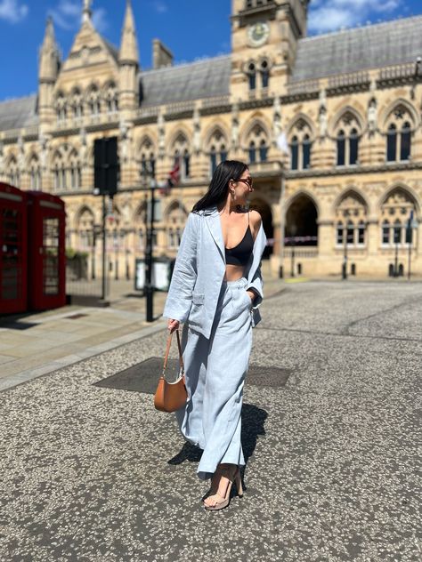 Casual linen outfit idea consisting of linen jacket and palazzo trousers in matching blue color Suit Street Style, Blue Suit Outfit, Linen Outfit, Suit Outfit, Palazzo Trousers, Riga Latvia, Linen Clothing, Linen Suit, Office Look