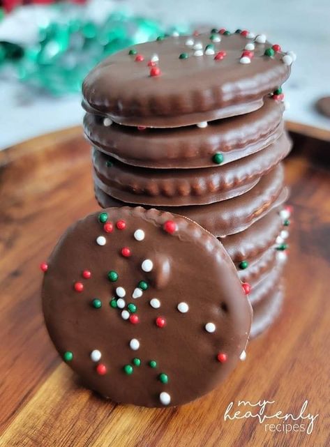 Crafty Morning - ANDES MINT RITZ COOKIES...only 3... Ritz Cookies, My Heavenly Recipes, Andes Mint Cookies, Homemade Peppermint Patties, Heavenly Recipes, Andes Mint, Cracker Cookies, Mint Recipes, Mint Cookies