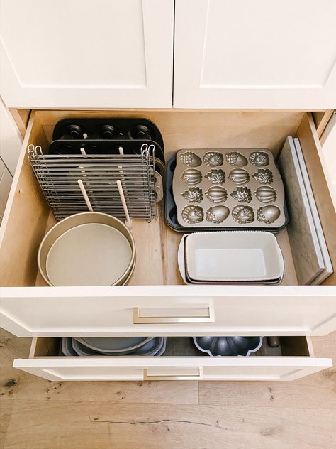 How To Organize Kitchen Drawers - Modern Glam - Interiors Kitchen Renovation Diy Ideas, Deep Drawer Organization, Color Tiles, Kitchen Organization Ideas, House Organisation, Diy Kitchen Renovation, Drawer Organization, Kitchen Storage Ideas, Kitchen Organization Diy