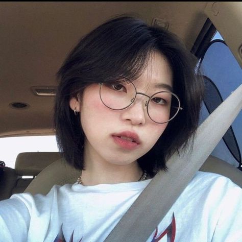 Very Short Wolfcut, Short Hair Korean Style, Haircut Bangs, Butterfly Haircut, Short Hair Tomboy, Korean Short Hair, 2023 Hair, Beautiful Haircuts, Haircut Short