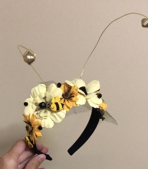 Easy Diy Bee Costume, Bee Themed Costumes, Cute Bee Costume Woman, Bee Party Outfit, Bumble Bee Headband Diy, Diy Bee Headband, Bumble Bee Diy Costume, Diy Bee Antenna Headband, Bee Women Costume