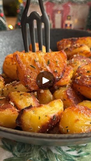 Roasting Potatoes, Making Roast Potatoes, The Best Roast, Best Roast Potatoes, Potatoes Crispy, Best Roast, Crispy Roast Potatoes, Crowded Kitchen, Marion's Kitchen