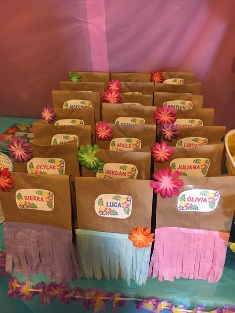 Hawaiian Luau Party Favor Bags Hawaii Birthday Party Favors, Luau Party Bags, Luau Birthday Party Favors, Hawaii Party Favors, Hawaiin Party Ideas Food, Hawaiian Goodie Bags Ideas, Luau Kids Party Ideas, Hawaiian Gift Bag Ideas, Lau Party Ideas