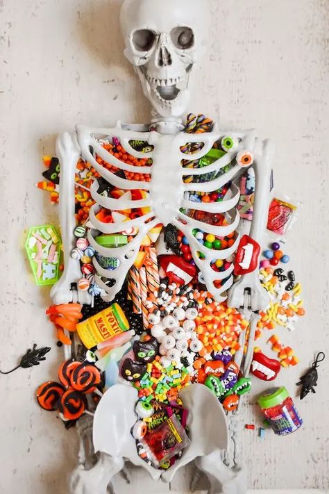 Picture of a candy table styled with a skeleton is a perfect solution for Halloween, you can offer sweets to your guests this way Halloween Candy Table Ideas, Candy Table Ideas, Halloween Candy Table, Candy Charcuterie, Party Theme Ideas, Vampire Teeth, The Bayou, Halloween 20, Candy Table