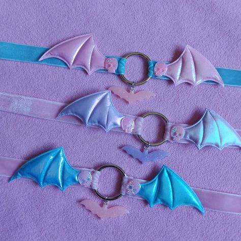 Pastel Goth pink black bat wings skull Choker kawaii cute punk gothic halloween alternative jewelry grunge harajuku bows accessory jewelry Skull Choker, Halloween Alternatives, Grunge Harajuku, Jewelry Grunge, Pastel Goth Outfits, Winged Skull, Fleece Hats, Pendant Locket, Alternative Jewelry