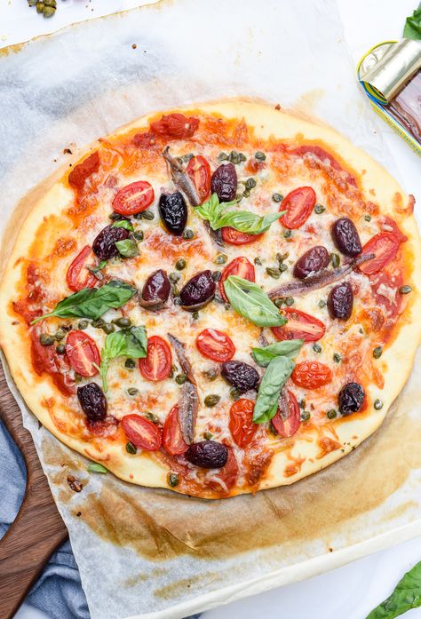 Puttanesca Pizza, Bacon Cheeseburger Pizza, Parmesan Pizza, Making Pizza Dough, Paleo Pizza, Recipes Italian, Great Pizza, Summer Patio, Flat Bread