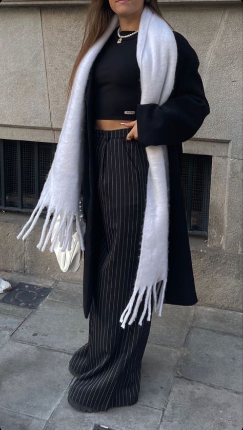 Stripe Pants Outfit, Uni Outfits, Business Casual Outfits For Work, Old Money Style, Classy Jewelry, Winter Aesthetic, Business Casual Outfits, Na Kd, Aesthetic Outfits