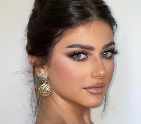 Makeup For White Dress, Trucco Glam, Maquillage On Fleek, Light Makeup Looks, Arabic Makeup, Chic Makeup, Makeup Artist Tips, Dope Makeup, Amazing Makeup