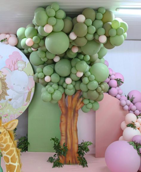 Balloon Tree Diy, Tree Balloon, Balloon Tree, Fairy Garden Birthday Party, Garden Party Birthday, Garden Birthday, Birthday Balloon Decorations, Fairy Birthday, Fairy Parties