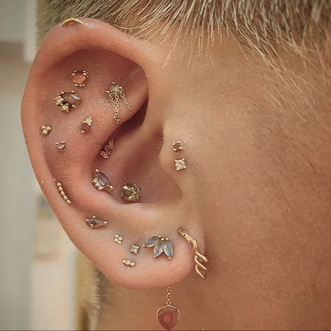 Ear Curation, Ear Piercing Ideas, Piercing Inspo, Cool Ear Piercings, Pretty Ear Piercings, Cool Piercings, Cute Ear Piercings, Ear Style, Cute Piercings