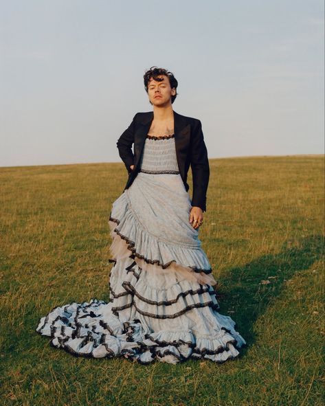 13.11.2020 Harry Styles Dress, Saloon Dress, Harry Styles Vogue, Gender Fluidity, Gender Fluid Fashion, London College Of Fashion, Vogue Us, Harry Styles Photos, Vogue Covers