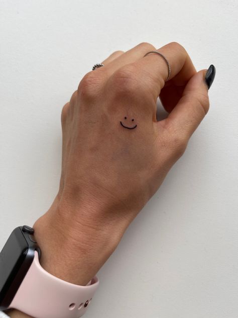 Smiley Face Tattoo On Hand, Smiley Face Hand Tattoo, Smiley Hand Tattoo, Smiley Finger Tattoo, Peculiar Tattoo, Small Smiley Face Tattoo, Smile Face Tattoo, Smiley Tattoo, Smiley Face Tattoo