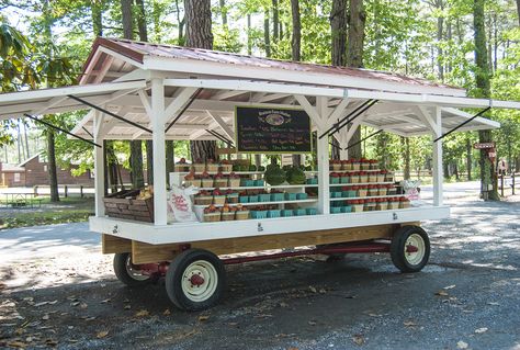 Produce Trailer Ideas, Produce Stand Display, Farmers Market Trailer Farm Stand, Produce Stand Trailer, Produce Wagon Farm Stand, Farm Stand Set Up, Mobile Produce Stand, Produce Stand On Wheels, Farm Stand On Trailer