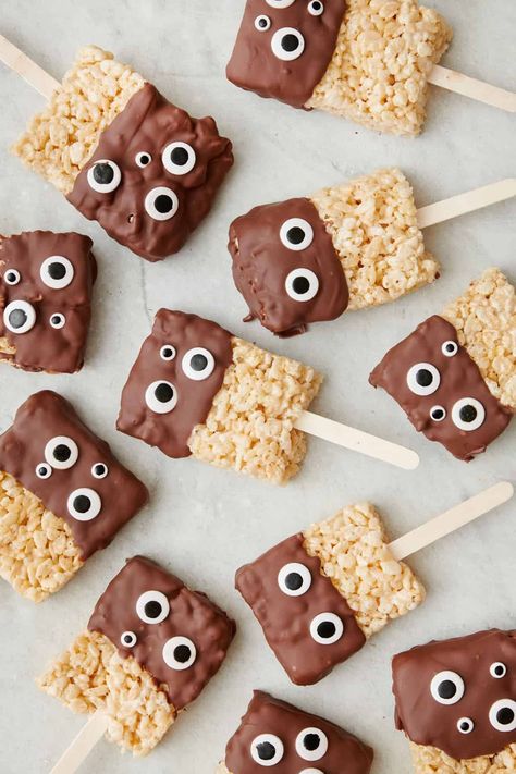 Homemade Halloween Rice Crispy Treats, Rice Crispy Monsters, Monster Rice Crispy Treats, Ricecrispytreats Halloween, Ghost Rice Krispie Treats, Dye Free Halloween Treats, Rice Crispy Halloween Treats, Rice Krispie Halloween Treats, Rice Crispy Halloween