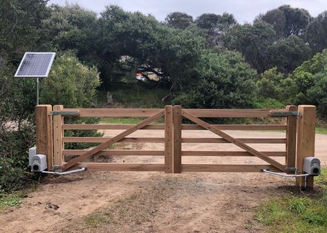 Timber Gates Driveway, Ranch Fences And Gates, Farm Gates Entrance Driveways, Gate Posts Ideas, Entry Gate Ideas, Front Gate Ideas, Rural Fencing, Driveway Gate Diy, Farm Gates Entrance