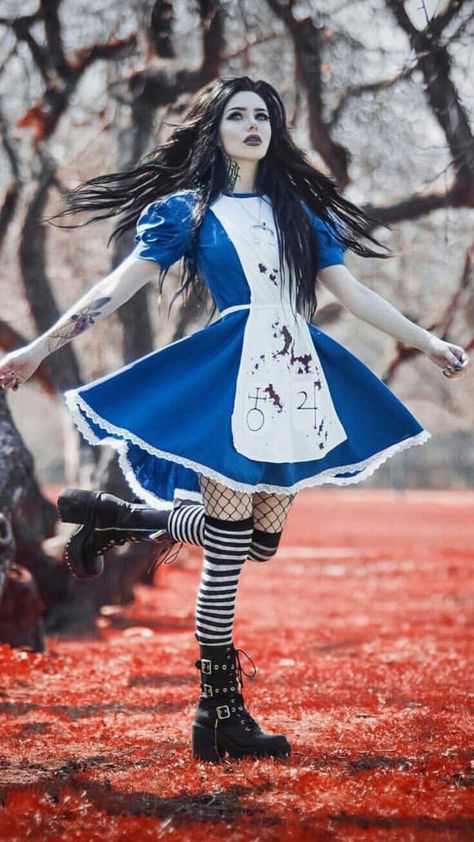 Evil Alice, Alice Halloween, Alice In Wonderland Outfit, American Mcgee’s Alice, Dark Alice In Wonderland, Alice Cosplay, Alice Costume, Alice In Wonderland Dress, Alice In Wonderland Aesthetic