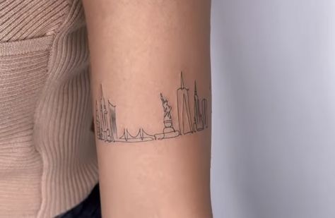 fineline tattoo Line Minimalist Tattoo, Fine Line Minimalist Tattoo, Nyc Skyline Tattoo, Skyline Tattoo, New York Tattoo, Nyc Tattoo, Fineline Tattoo, Outline Tattoo, Nyc City