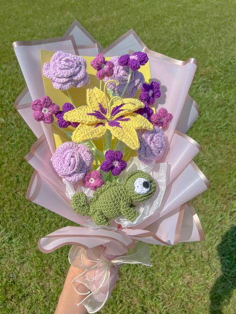 Tangled Crochet, Tangled Flower, Small Crochet Gifts, Crochet Gift Ideas, Bouquet Crochet, Crochet Patterns Free, Crochet Bouquet, Crocheted Flowers, Crochet Business