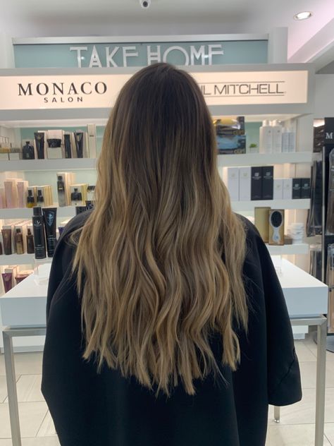 Dark Root Light Ends Balayage, Dark Roots Lighter Ends Brunettes, Wavy Hair With Straight Ends, Dark Hair With Lighter Ends, Ashy Light Brown Hair Balayage Dark Blonde, Dark Brown Hair With Light Ends, Dark Roots Light Ends Brunettes, Straight Hair With Curled Ends, Curl Balayage