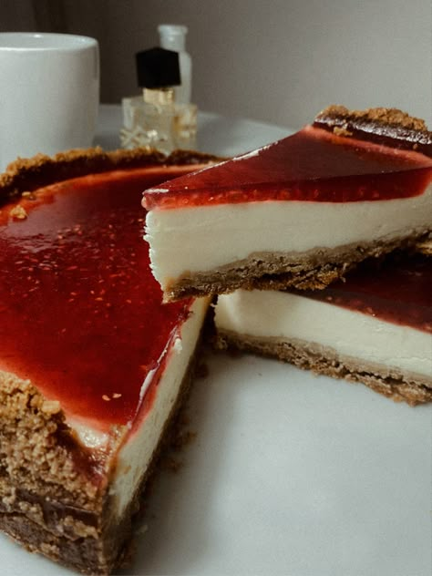 #cheesecake #aesthetic #cake Cheesecakes Aesthetic, Cheesecake Astethic, New York Cheesecake Aesthetic, Cheesecake Aesthetic, Basic Cheesecake, American Cheesecake, Cakes Aesthetic, Plain Cheesecake, Fruit Cheesecake