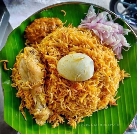 Chicken Briyani Image, Variety Rice, Indian Food Photography, Golden Rice, Chicken Biryani Recipe, Bengali Food, Food Infographic, Evening Greetings, Chicken Biryani