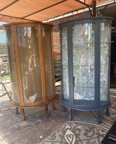 Vintage Glass Cabinet Makeover, Glass Curio Cabinet Makeover, Refurbished Curio Cabinet, Refinished Curio Cabinet, Curio Cabinet Ideas, Curio Makeover, Curio Cabinet Redo, Bar Cabinet Decor, Painted Curio Cabinets