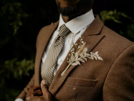 Brown Suit Wedding, Popular Wedding Themes, Bohemian Wedding Theme, Groom Wedding Attire, Wedding Color Trends, Brown Suit, Brown Wedding, Brown Suits, Groomsmen Attire